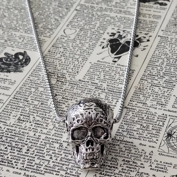 Skull Necklace - Picture 2 of 3